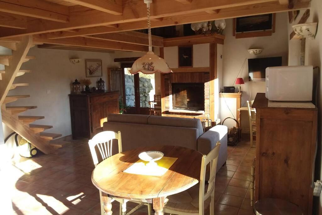 Loft La Rose Desiree Gite 3 Etoiles Chalencon Bagian luar foto